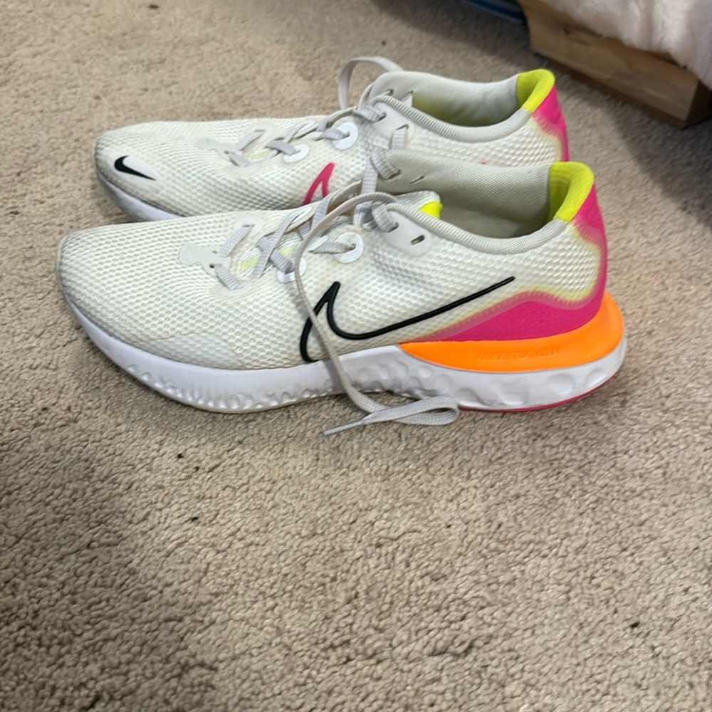 nike women’s shoes